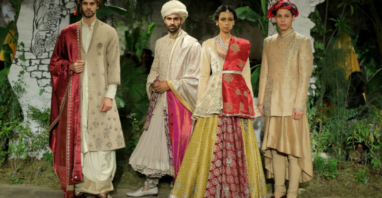 Anju Modi Sunehri Kothi at FDCI India Couture Week 2017