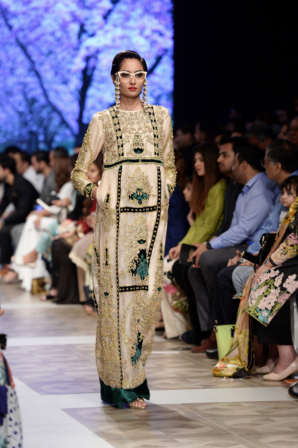Ali Xeeshan Theater Studio PFDC L'Oreal Paris Bridal Week 2017 Look 12