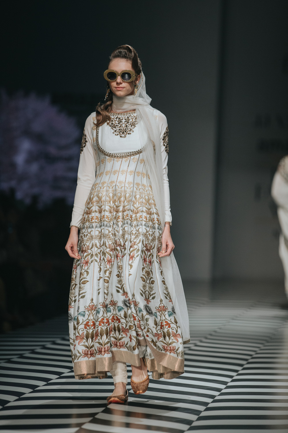 JJ Valaya FDCI Amazon India Fashion Week Spring Summer 2018 Look 10