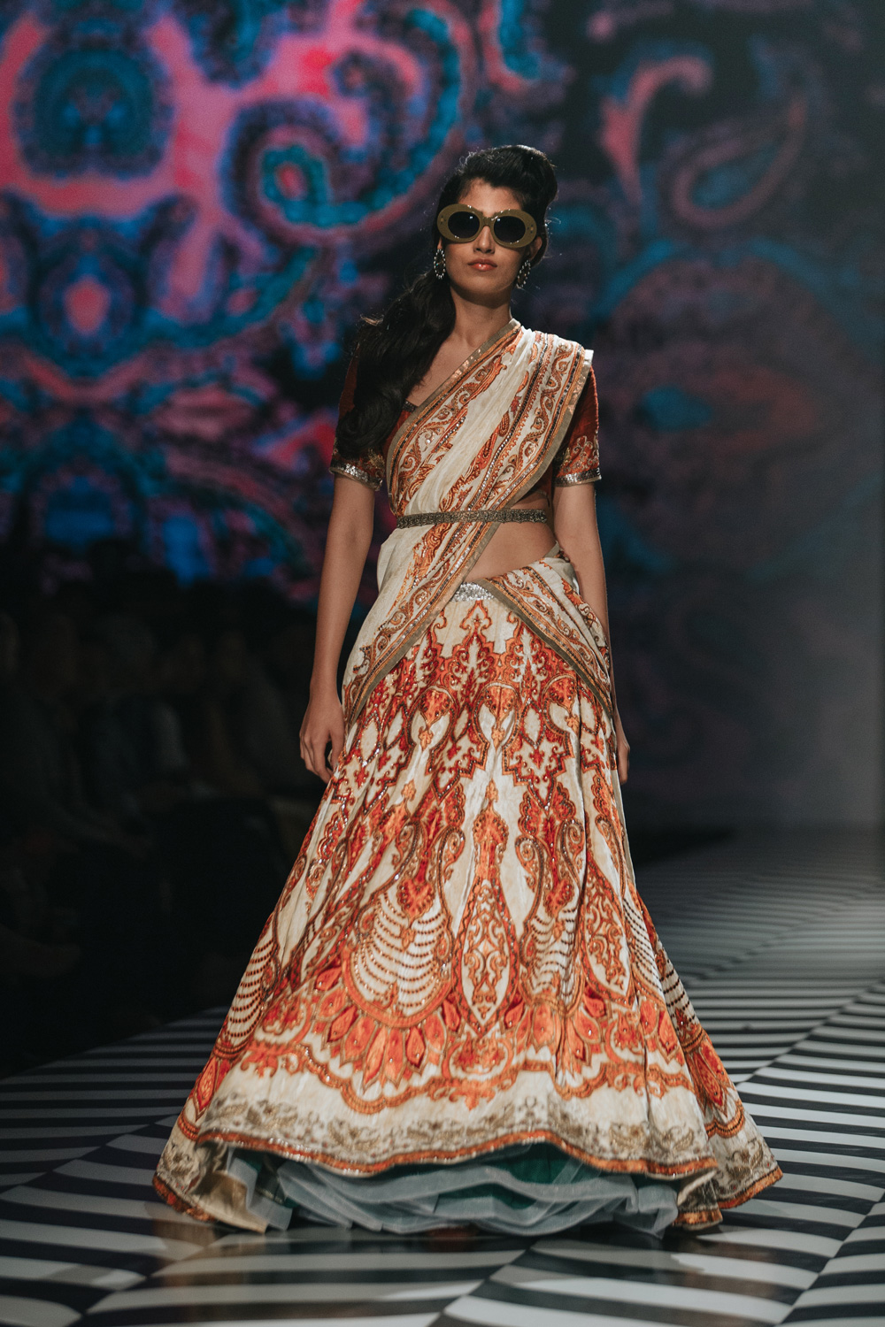 JJ Valaya FDCI Amazon India Fashion Week Spring Summer 2018 Look 14