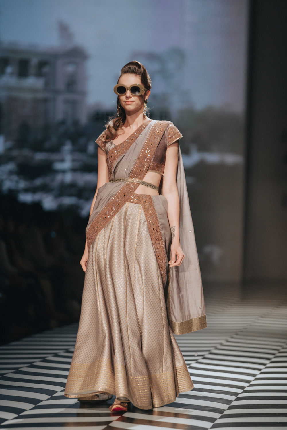 JJ Valaya FDCI Amazon India Fashion Week Spring Summer 2018 Look 26